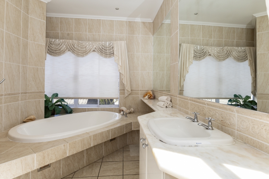 6 Bedroom Property for Sale in Royal Alfred Marina Eastern Cape